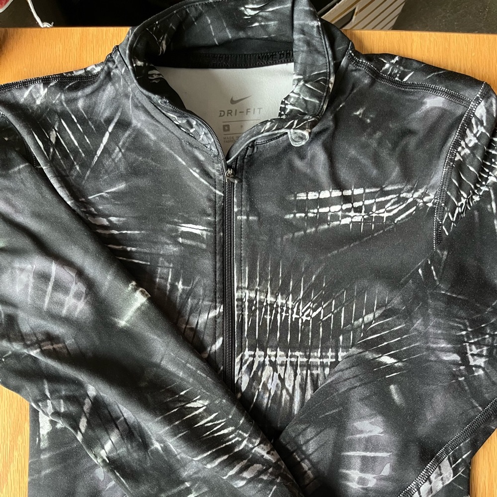 Nike work out long sleeve shirt